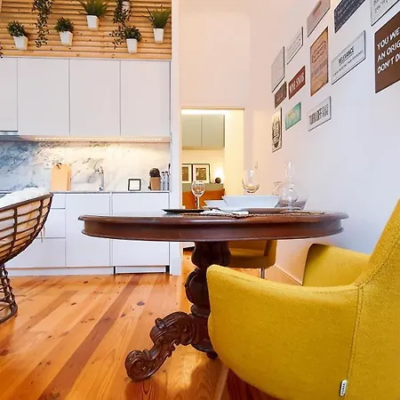 Stylish Flat In Iconic Pedestrian Street Porto